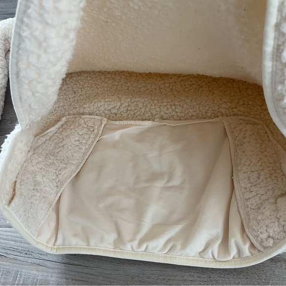 Cream Sherpa Pullover size Medium - Picture 10 of 14